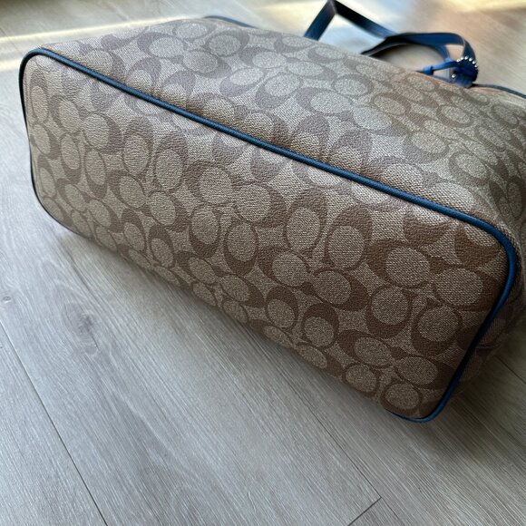 Coach Signature Tote Bag in Beige & Blue - Picture 6 of 16